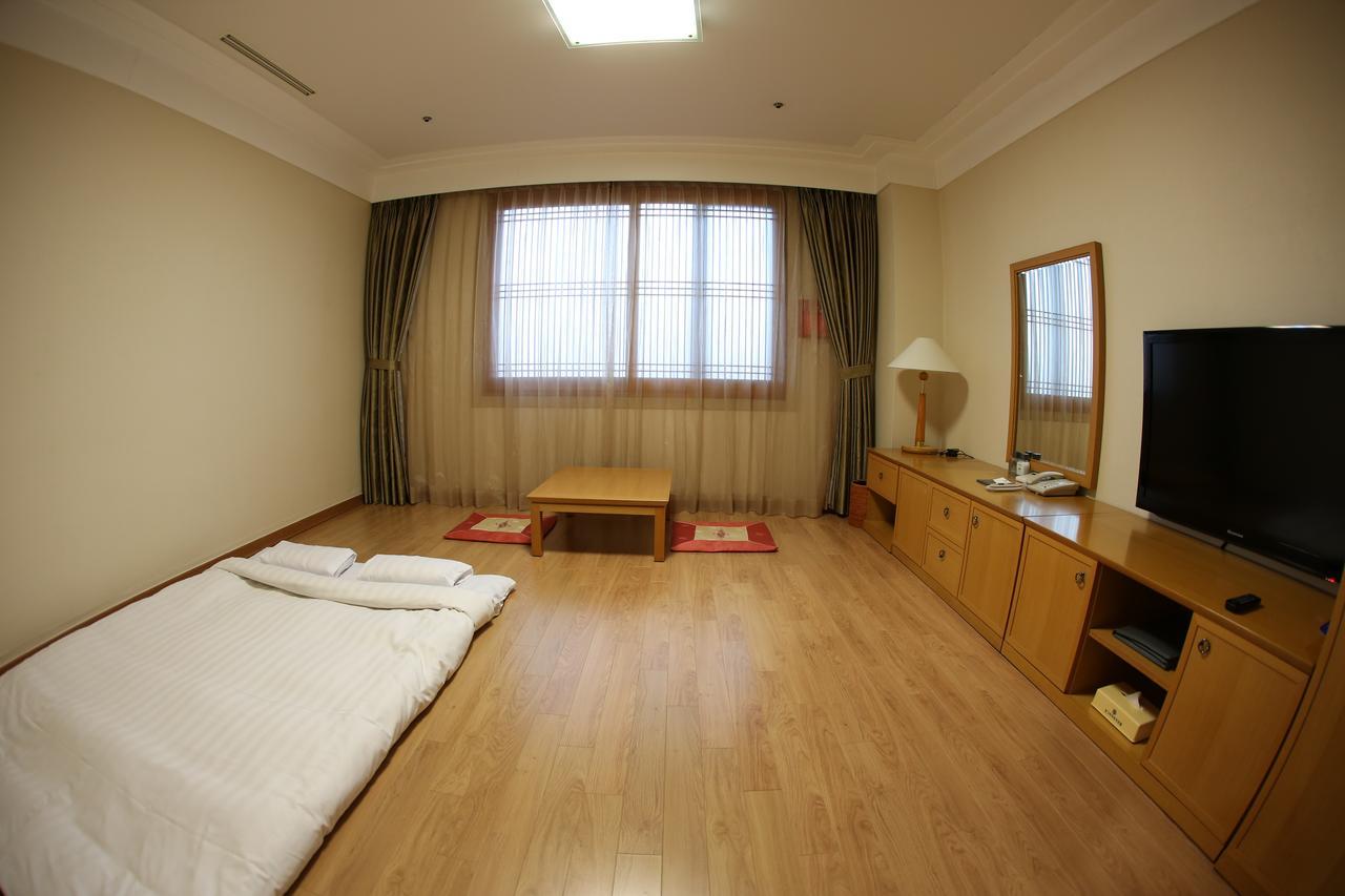 แชงเกรีย บีช ทัวริสต์ โฮเต็ล Hotel มกโพ ภายนอก รูปภาพ
